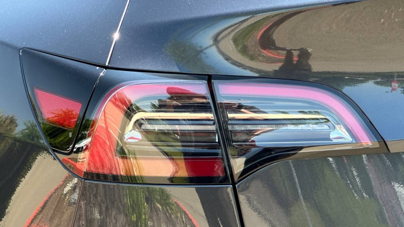 2024 Tesla Model Y 7SAYGDEE7RF061518