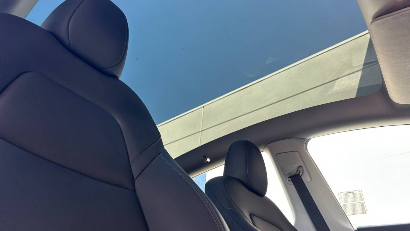 2024 Tesla Model Y 7SAYGDEE7RF061518
