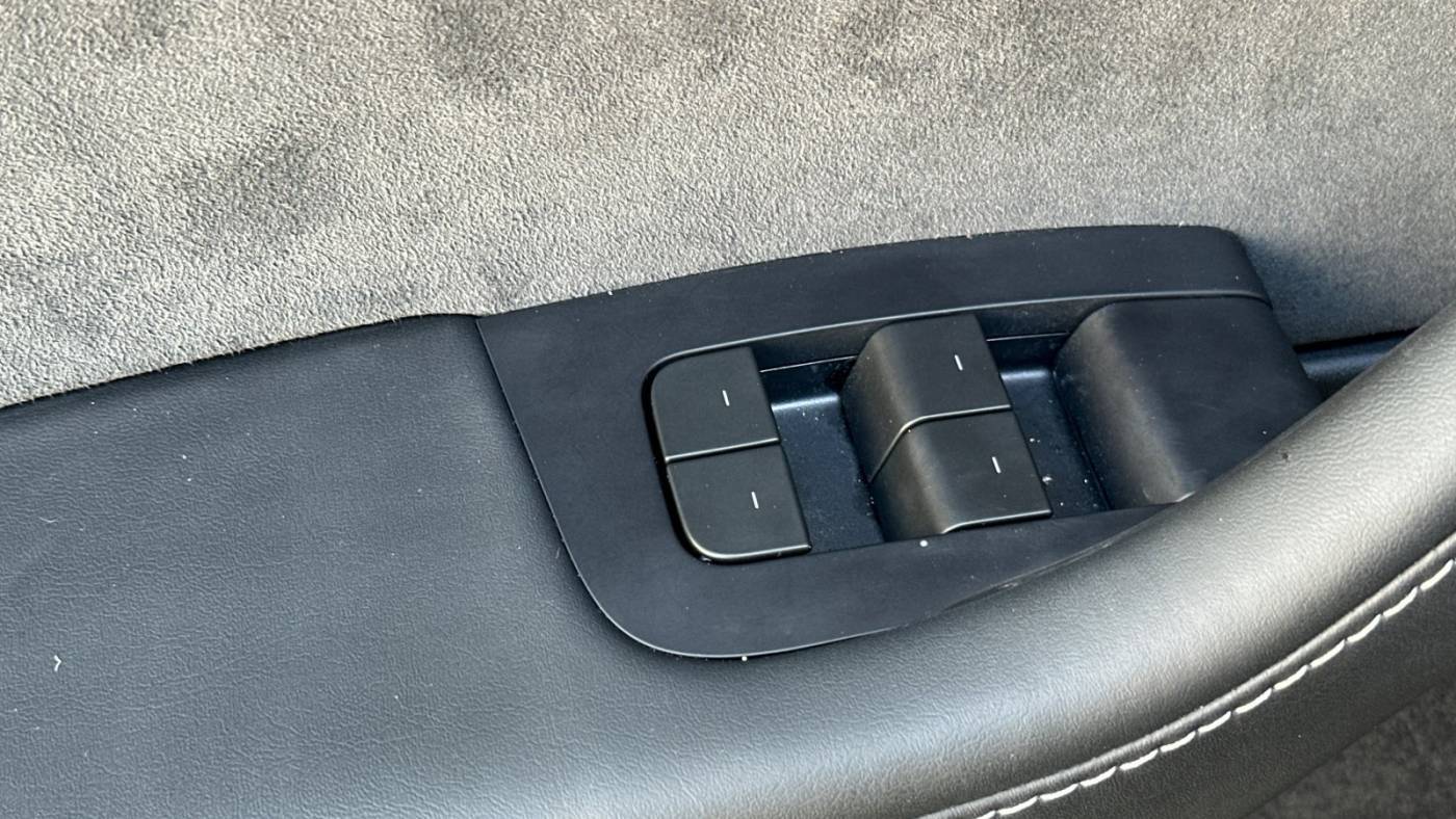 2024 Tesla Model Y 7SAYGDEE7RF061518