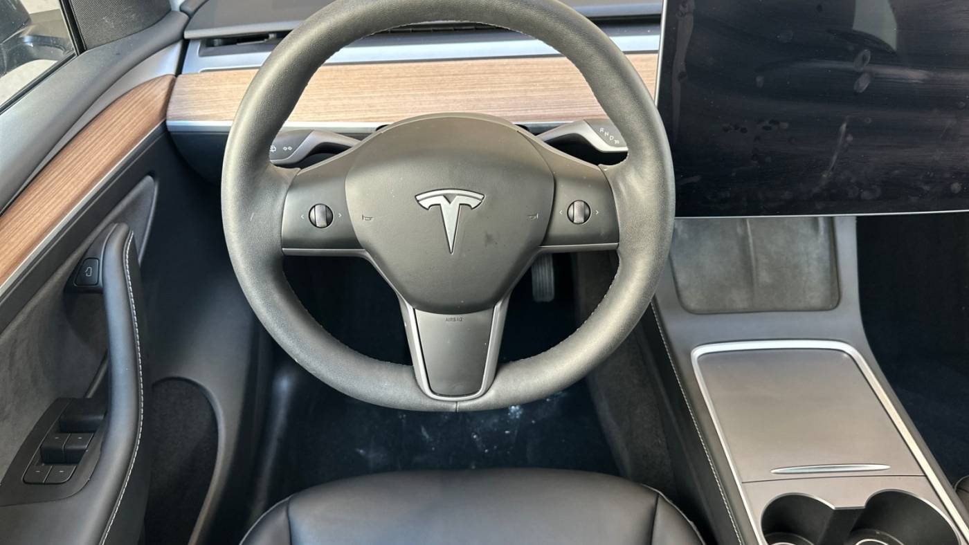 2024 Tesla Model Y 7SAYGDEE7RF061518