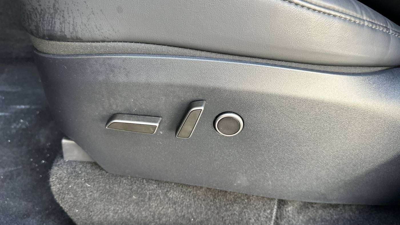 2024 Tesla Model Y 7SAYGDEE7RF061518