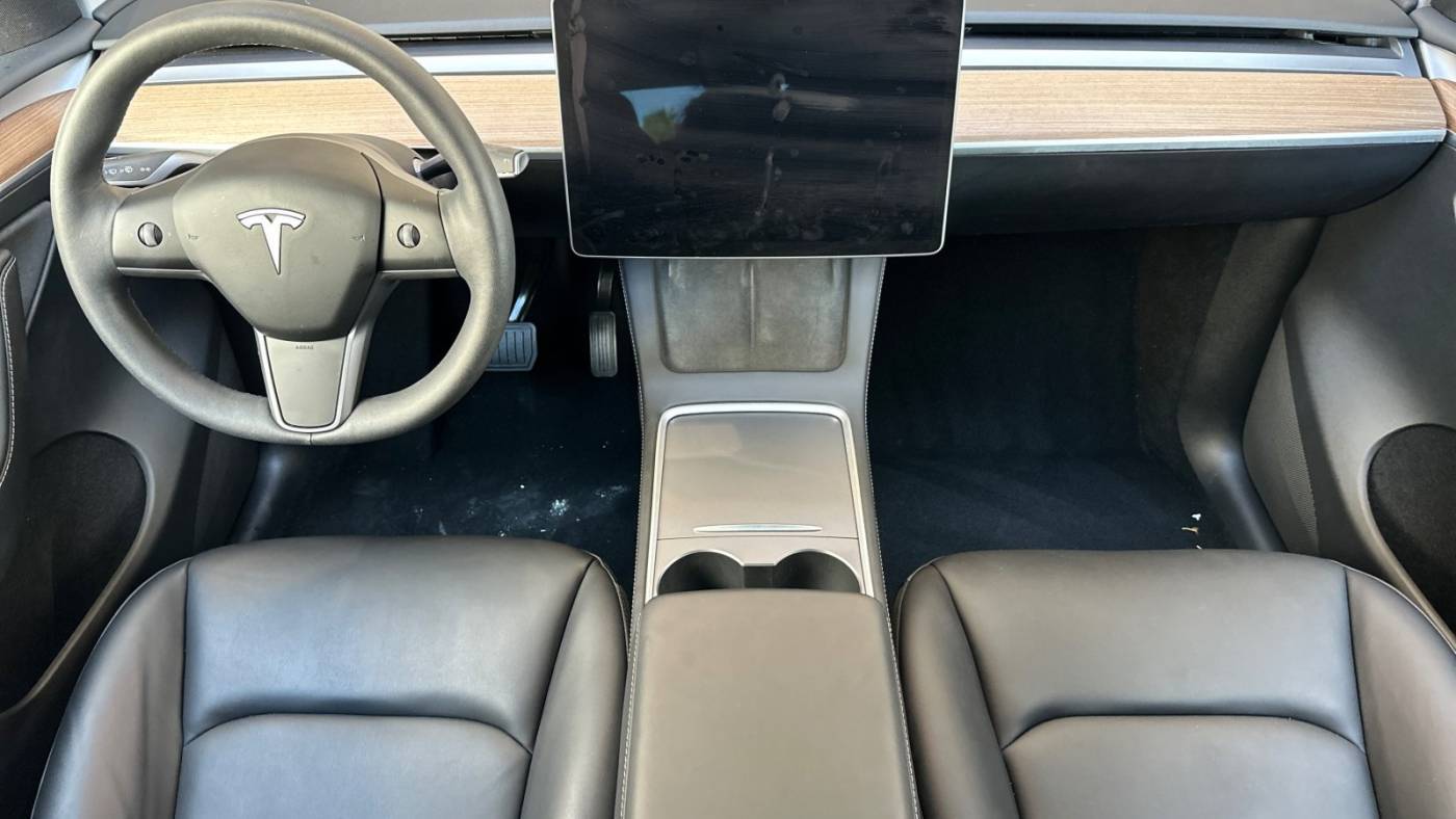 2024 Tesla Model Y 7SAYGDEE7RF061518