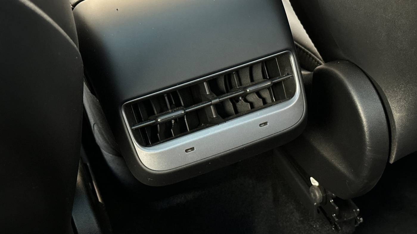 2024 Tesla Model Y 7SAYGDEE7RF061518