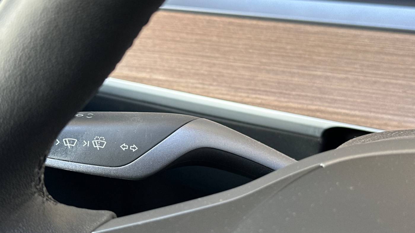 2024 Tesla Model Y 7SAYGDEE7RF061518