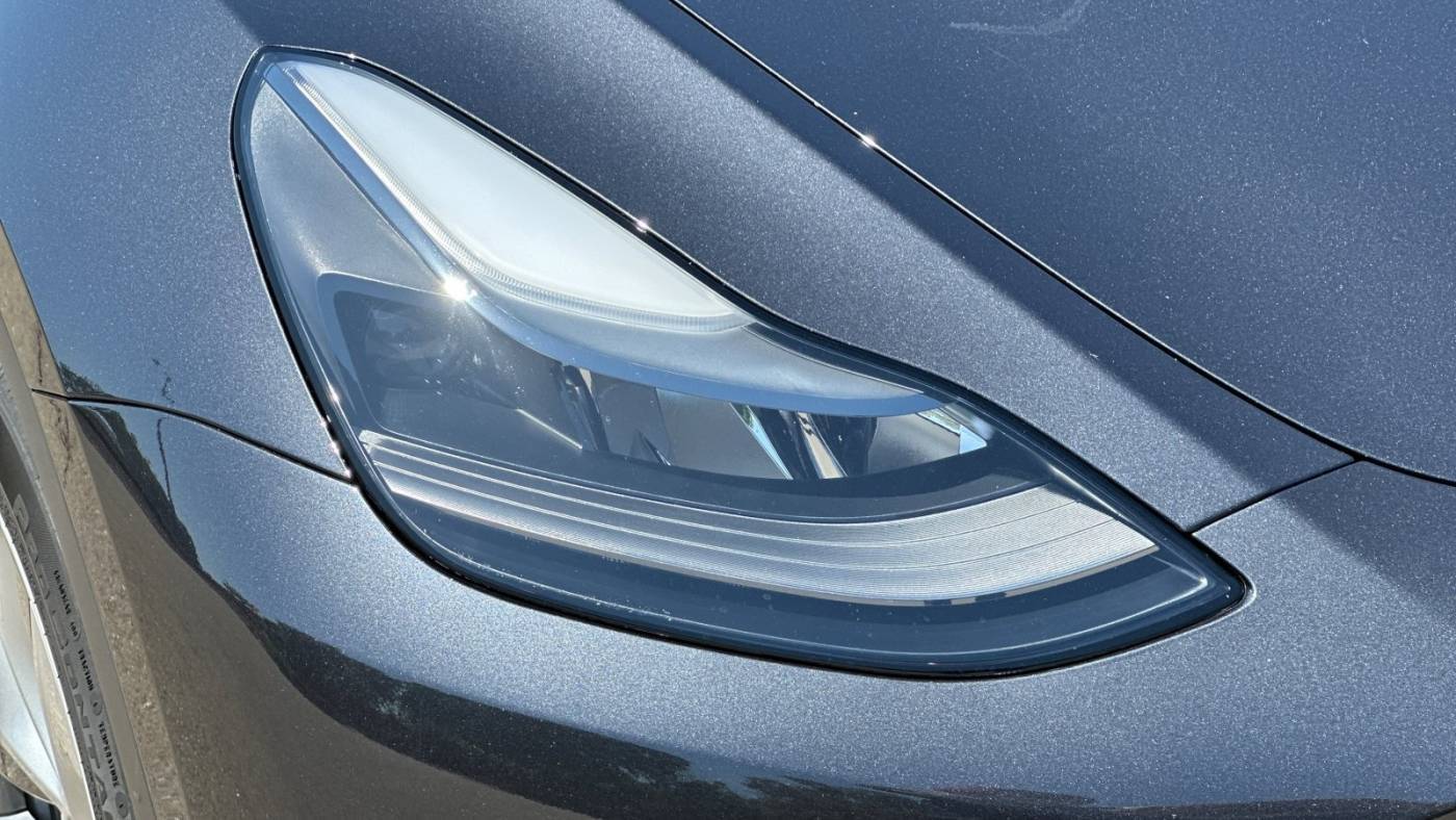 2024 Tesla Model Y 7SAYGDEE7RF061518
