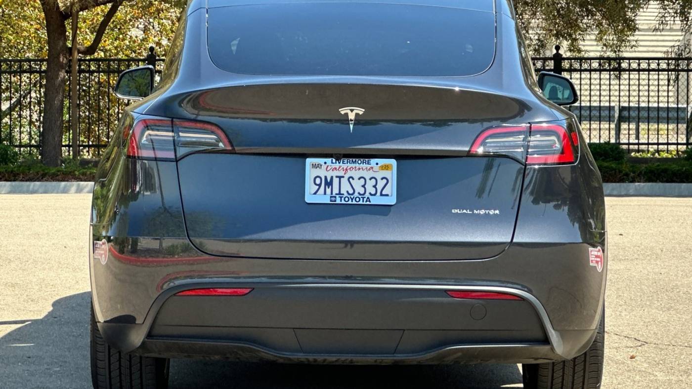 2024 Tesla Model Y 7SAYGDEE7RF061518