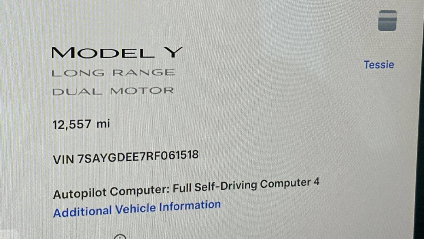2024 Tesla Model Y 7SAYGDEE7RF061518