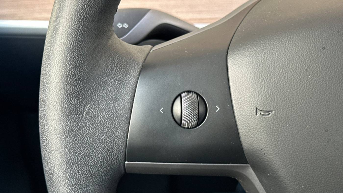 2024 Tesla Model Y 7SAYGDEE7RF061518