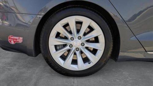 2017 Tesla Model S - Images - 24