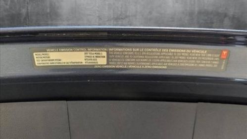 2017 Tesla Model S - Images - 27