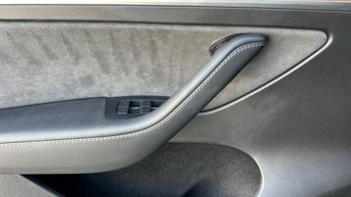 2024 Tesla Model Y 7SAYGDEE7RF061518