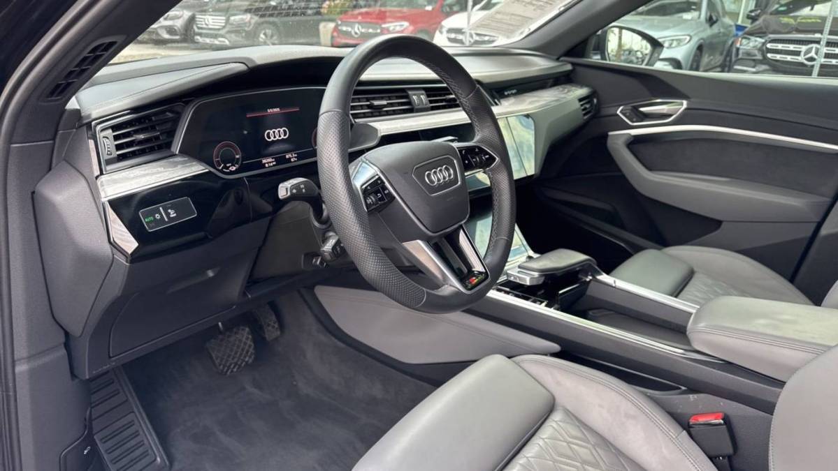 2022 Audi e-tron S - Images - 10