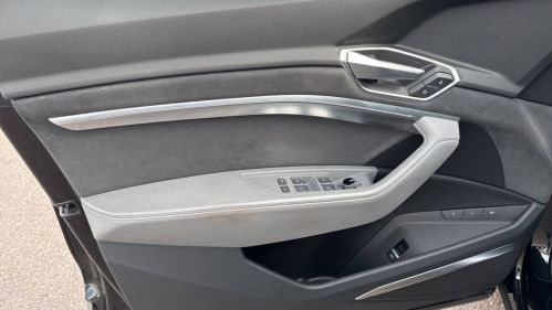 2022 Audi e-tron S - Images - 11