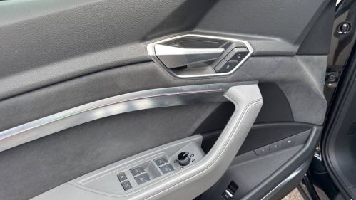 2022 Audi e-tron S - Images - 12