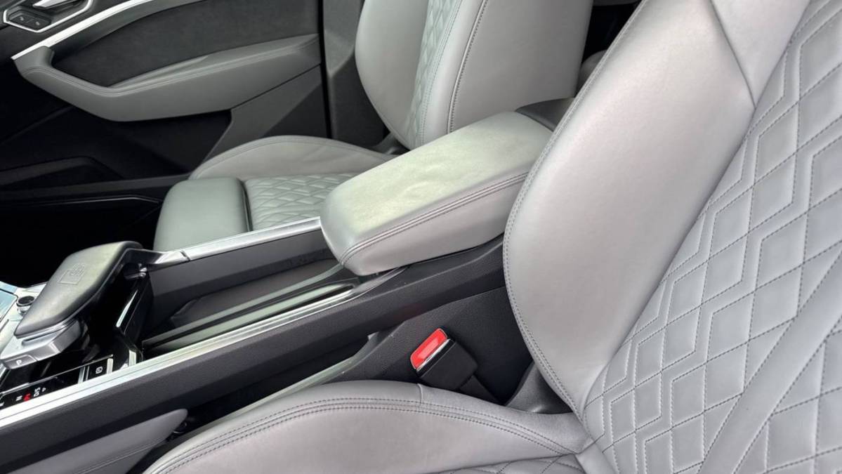 2022 Audi e-tron S - Images - 14