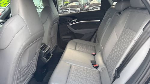 2022 Audi e-tron S - Images - 17