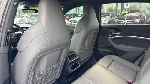 2022 Audi e-tron S - Images - 18