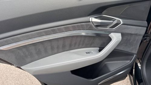 2022 Audi e-tron S - Images - 19