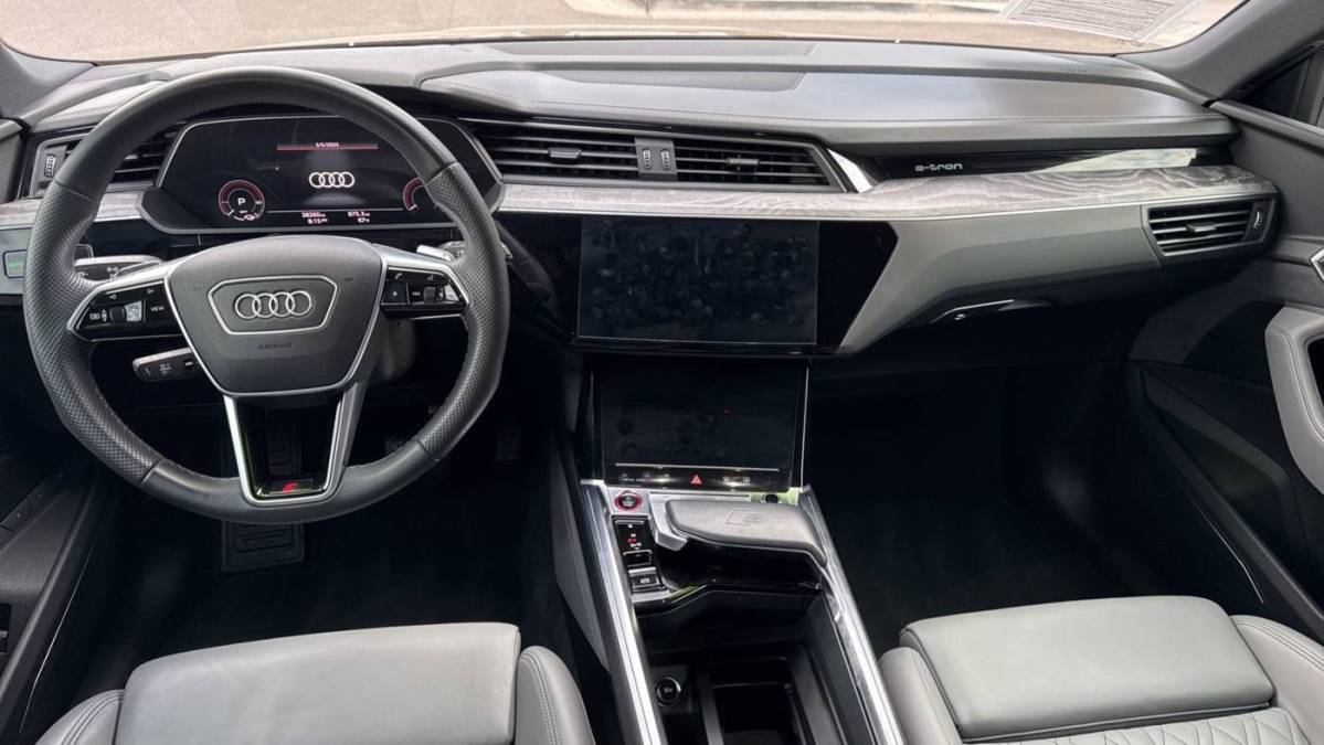 2022 Audi e-tron S - Images - 21