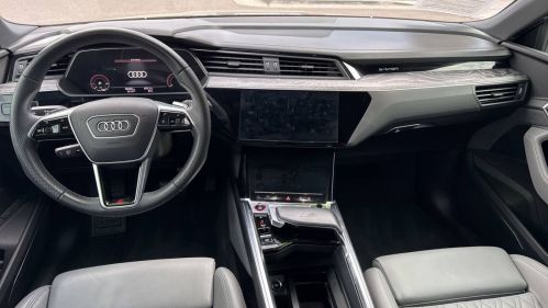 2022 Audi e-tron S - Images - 21