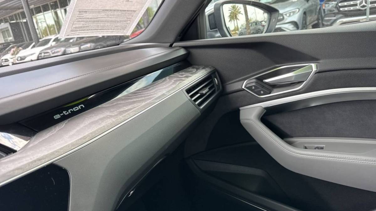 2022 Audi e-tron S - Images - 22