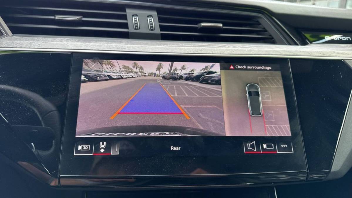 2022 Audi e-tron S - Images - 24