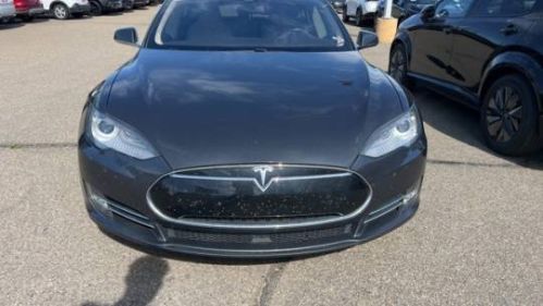 2015 Tesla Model S - Images - 5