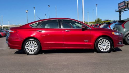 2014 Ford Fusion Energi - Images - 3