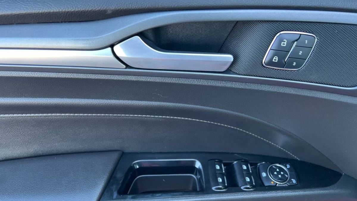 2014 Ford Fusion Energi - Images - 11