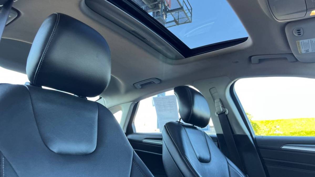 2014 Ford Fusion Energi - Images - 16