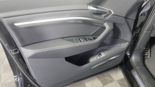 2020 Audi e-tron WA12ABGEXLB033013