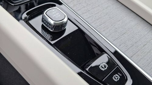 2025 Volvo XC60 YV4H60RC6S1204228
