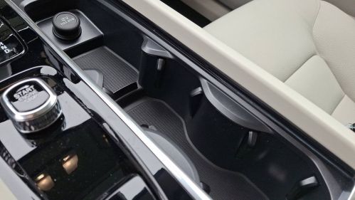 2025 Volvo XC60 YV4H60RC6S1204228