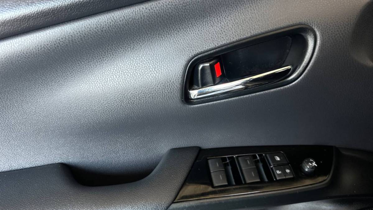 2019 Toyota Prius Prime - Images - 10