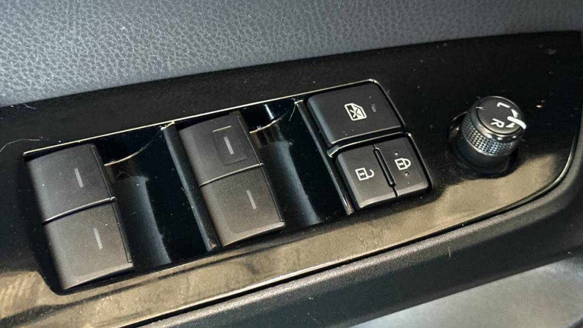 2019 Toyota Prius Prime - Images - 11