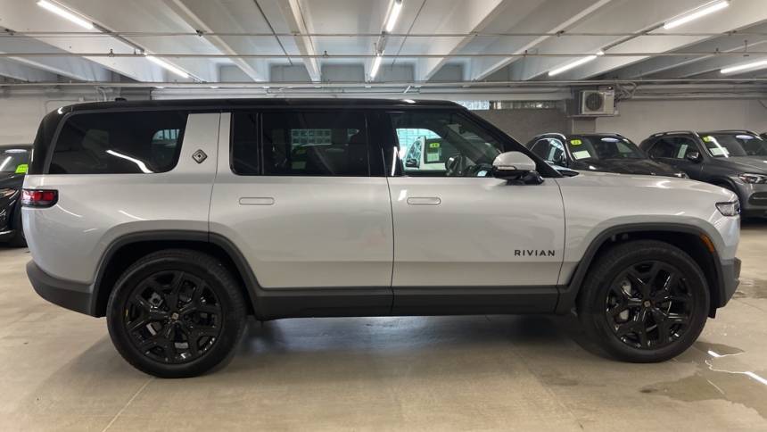 2025 Rivian R1S 7PDSGBBA2SN062472