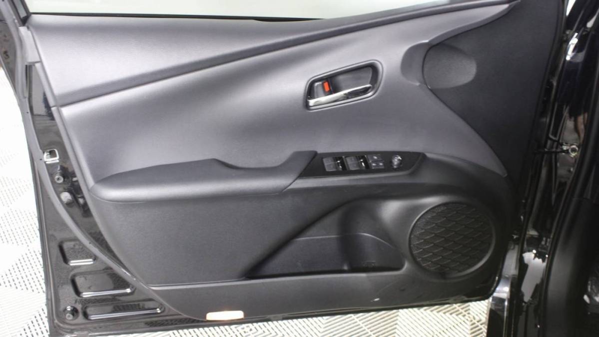2020 Toyota Prius Prime - Images - 12