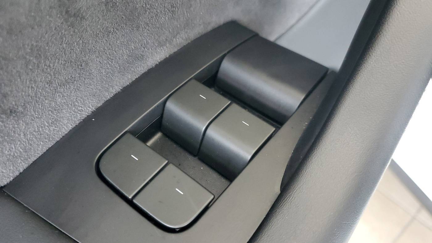 2024 Tesla Model Y 7SAYGDEE5RA319046