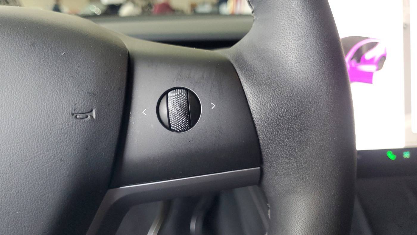 2024 Tesla Model Y 7SAYGDEE5RA319046
