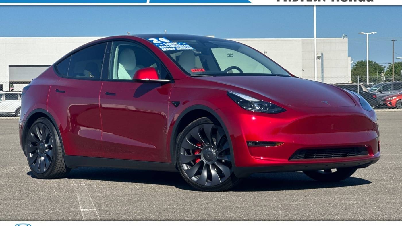 2024 Tesla Model Y 7SAYGDEF1RF058932