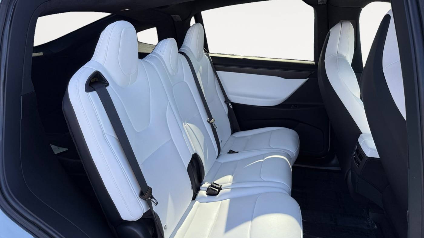 2018 Tesla Model X 5YJXCDE21JF136292