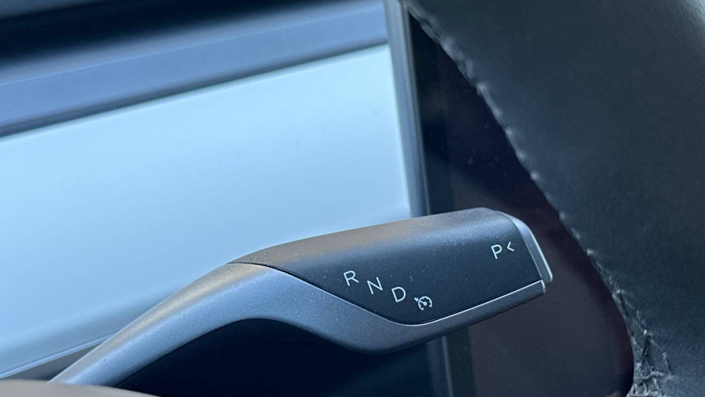 2024 Tesla Model Y 7SAYGDEF1RF058932