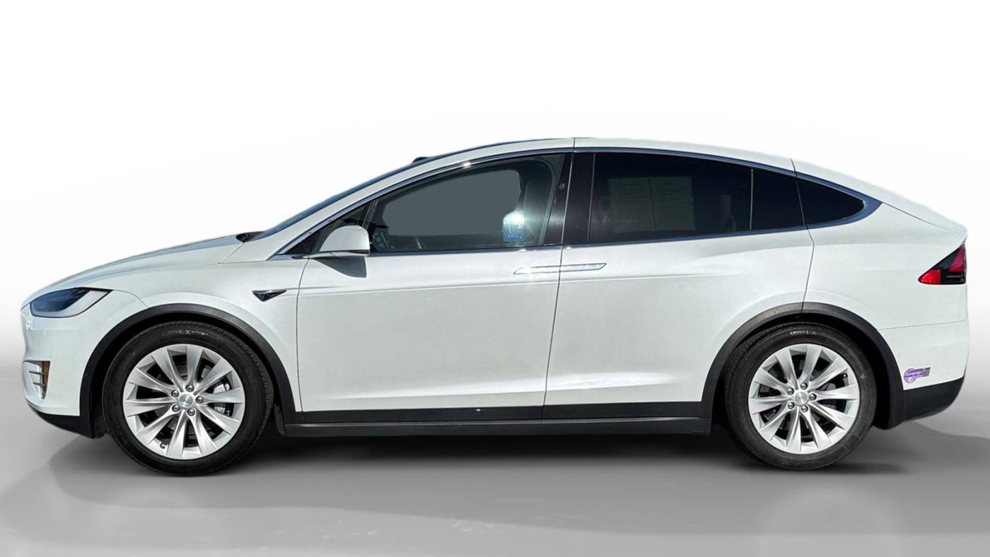 2018 Tesla Model X 5YJXCDE21JF136292