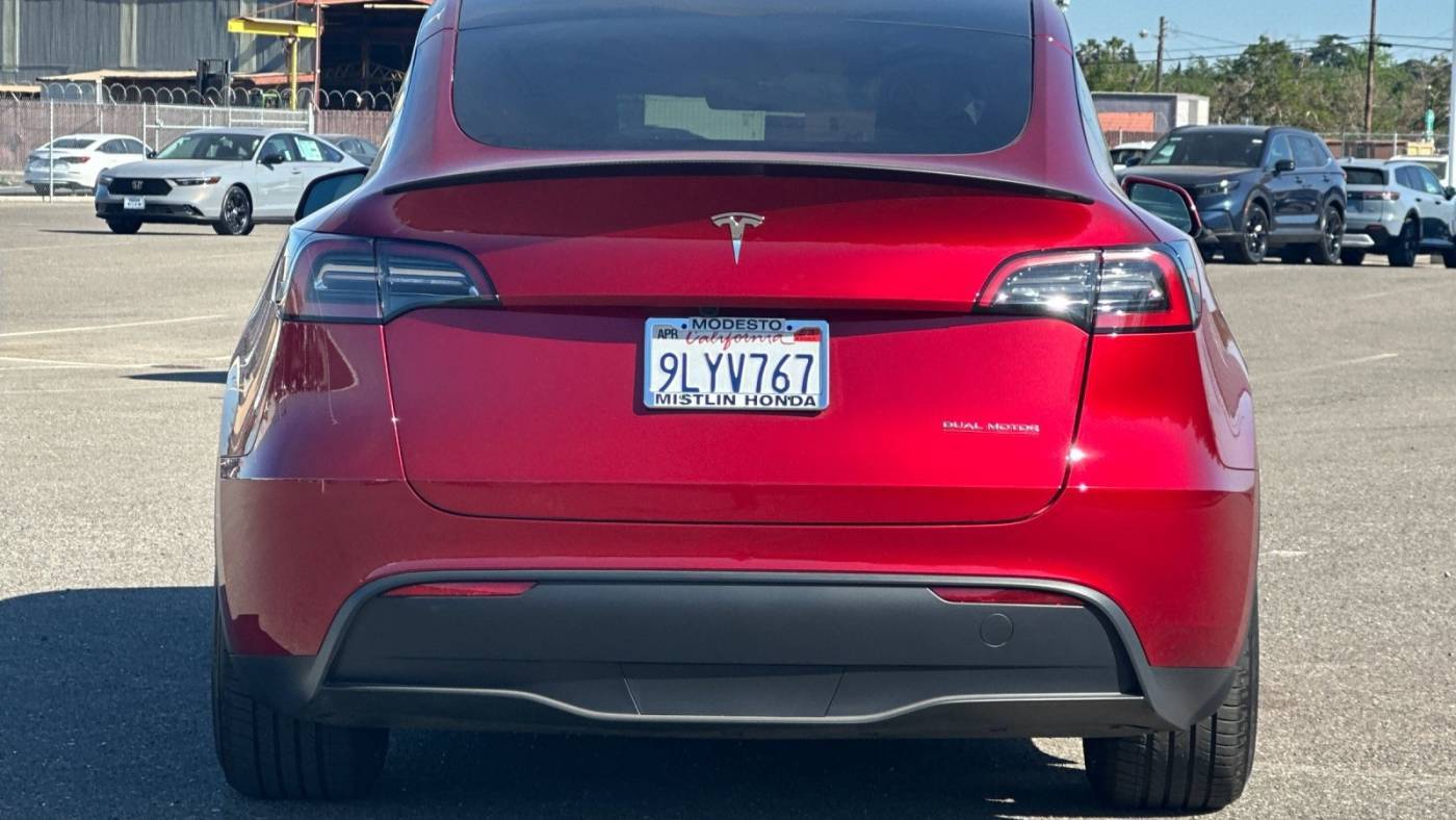 2024 Tesla Model Y 7SAYGDEF1RF058932