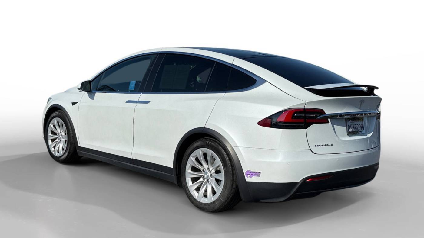 2018 Tesla Model X 5YJXCDE21JF136292