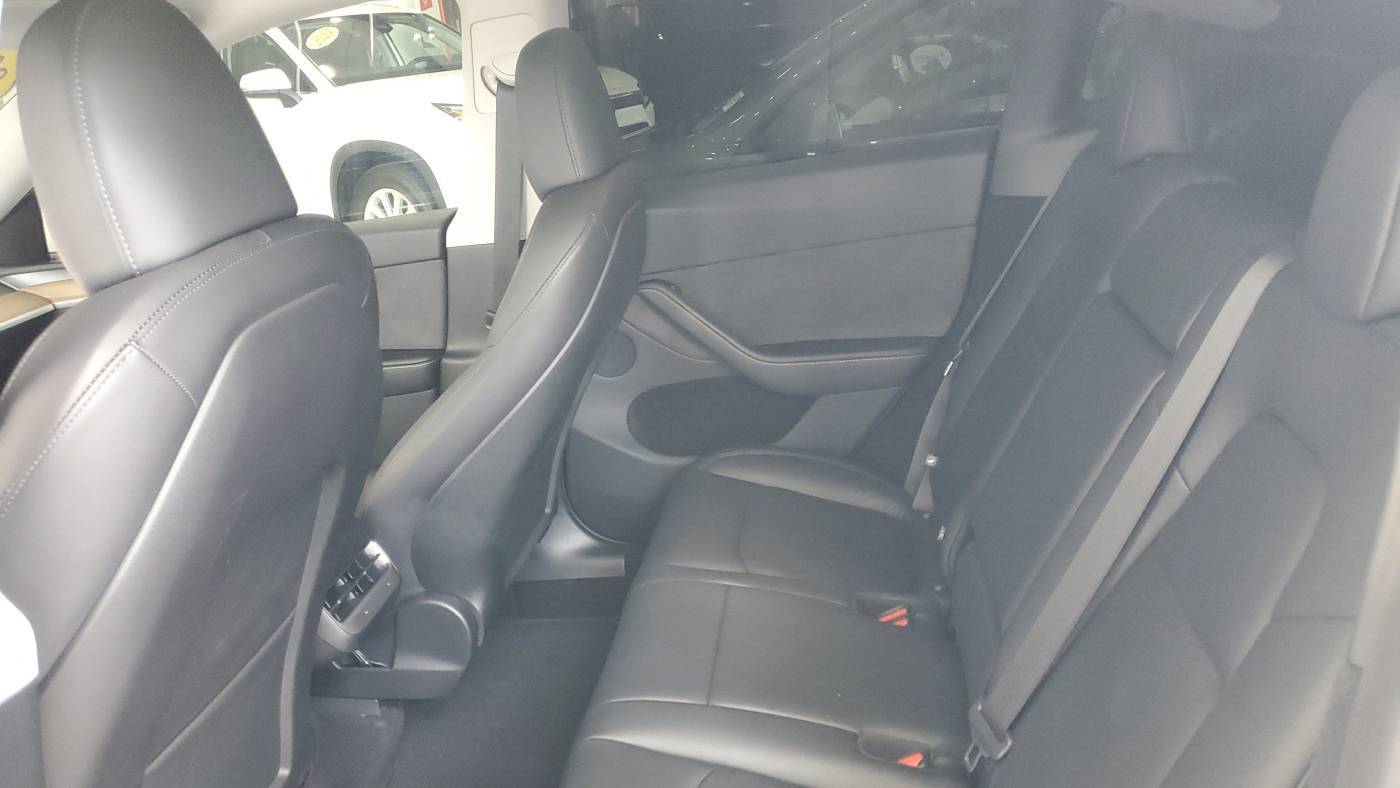 2024 Tesla Model Y 7SAYGDEE5RA319046