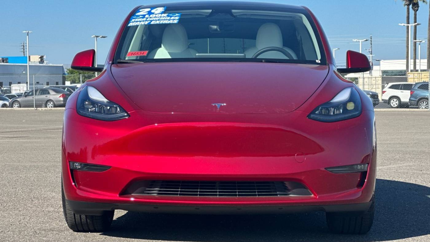 2024 Tesla Model Y 7SAYGDEF1RF058932