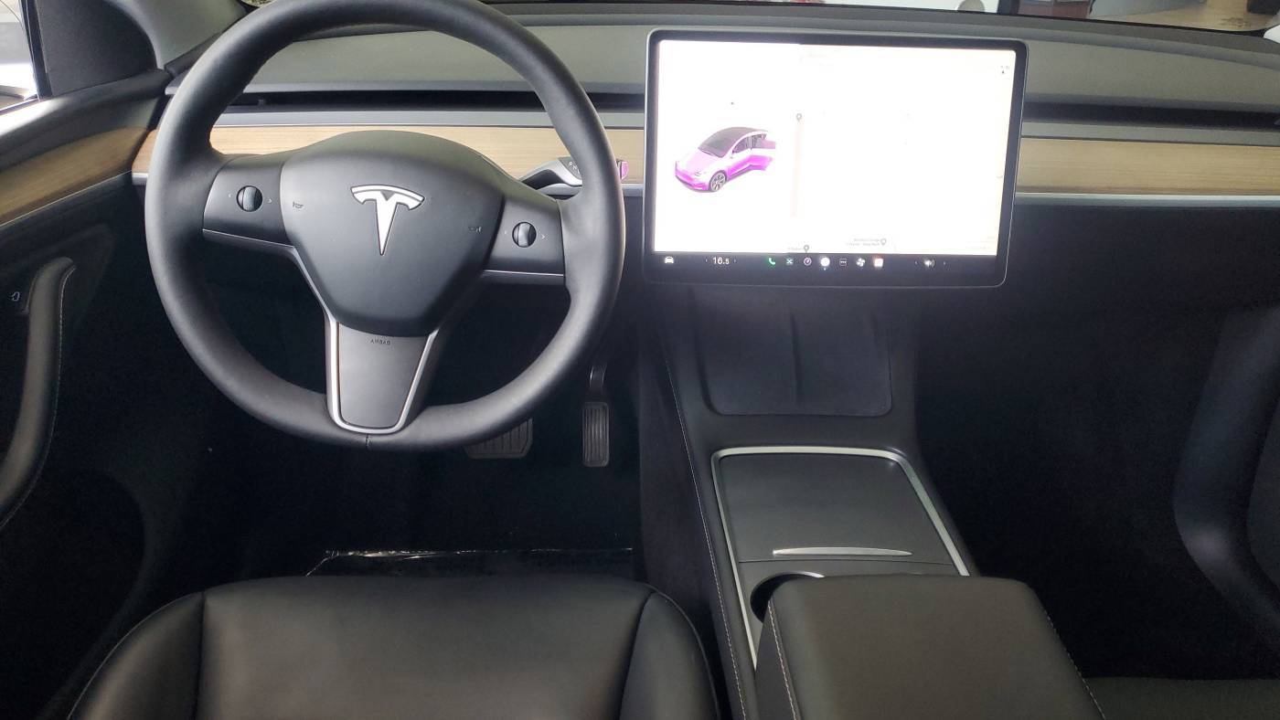 2024 Tesla Model Y 7SAYGDEE5RA319046