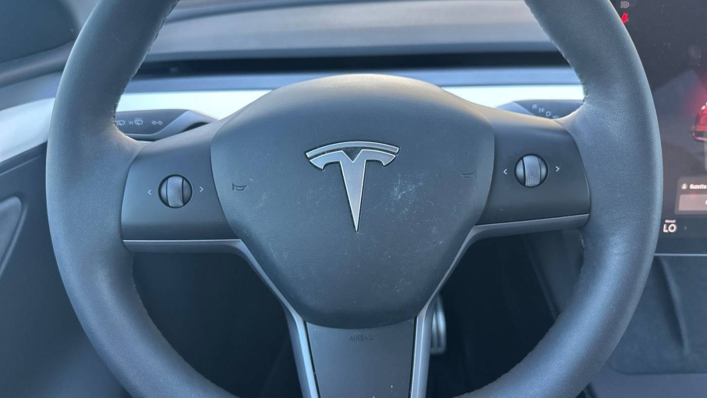 2024 Tesla Model Y 7SAYGDEF1RF058932