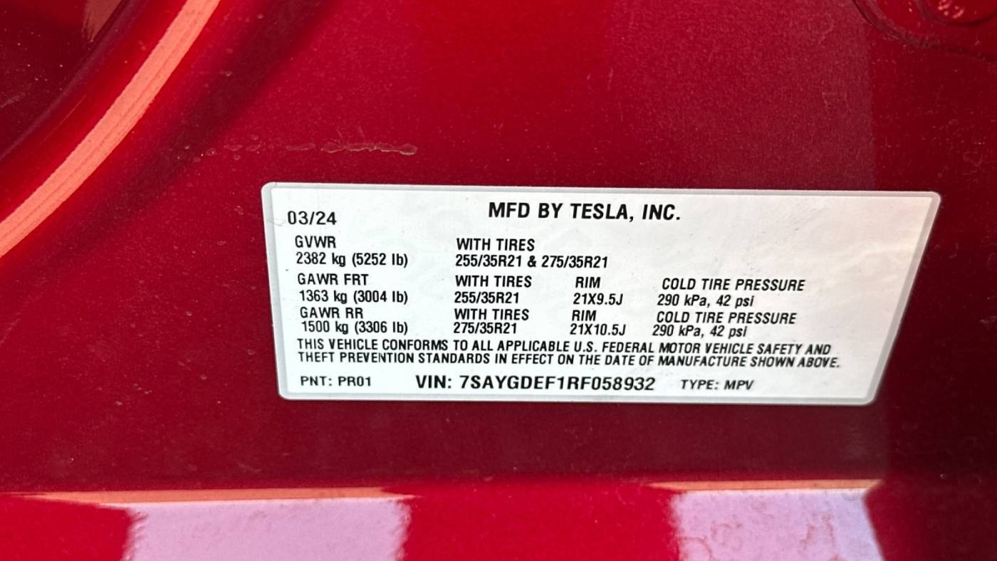 2024 Tesla Model Y 7SAYGDEF1RF058932